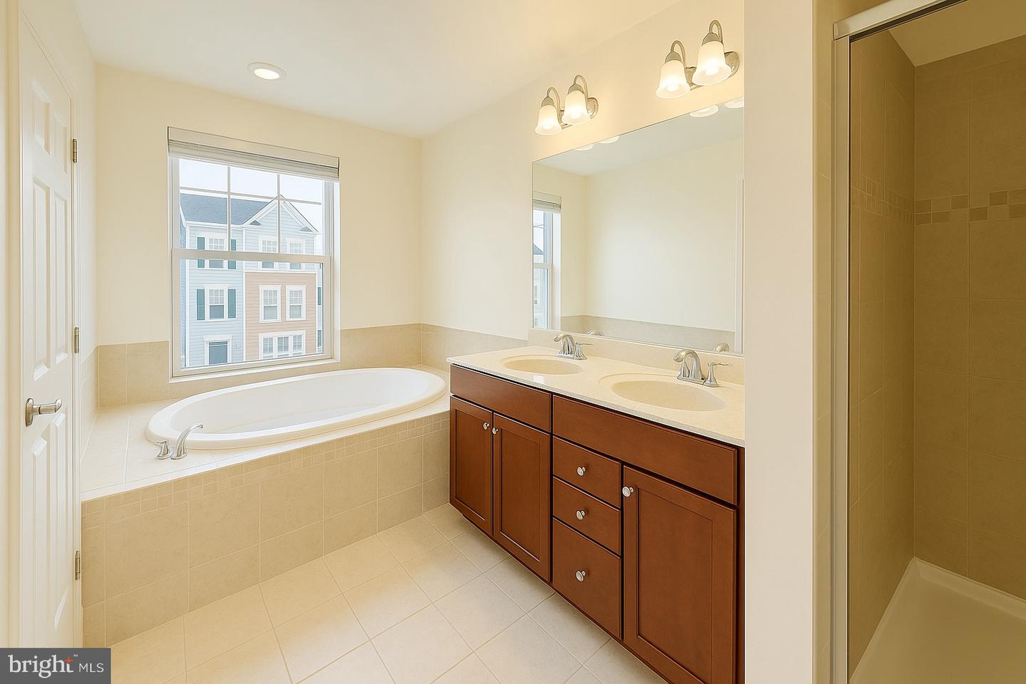43370 TOWN GATE SQ, CHANTILLY, Virginia 20152, 3 Bedrooms Bedrooms, ,2 BathroomsBathrooms,Residential,For sale,43370 TOWN GATE SQ,VALO2094896 MLS # VALO2094896