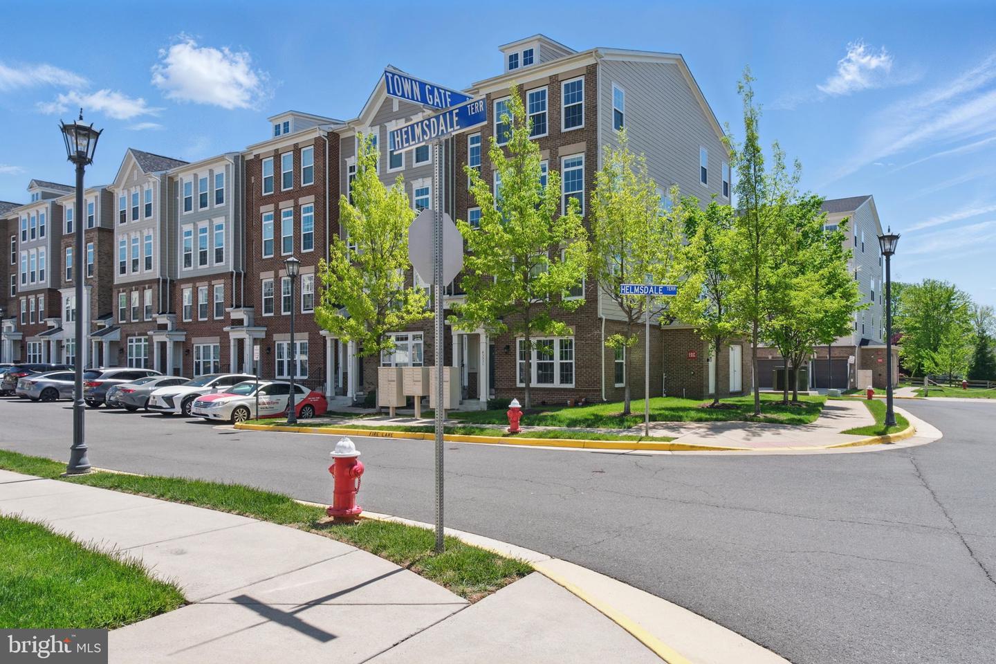 43370 TOWN GATE SQ, CHANTILLY, Virginia 20152, 3 Bedrooms Bedrooms, ,2 BathroomsBathrooms,Residential,For sale,43370 TOWN GATE SQ,VALO2094896 MLS # VALO2094896