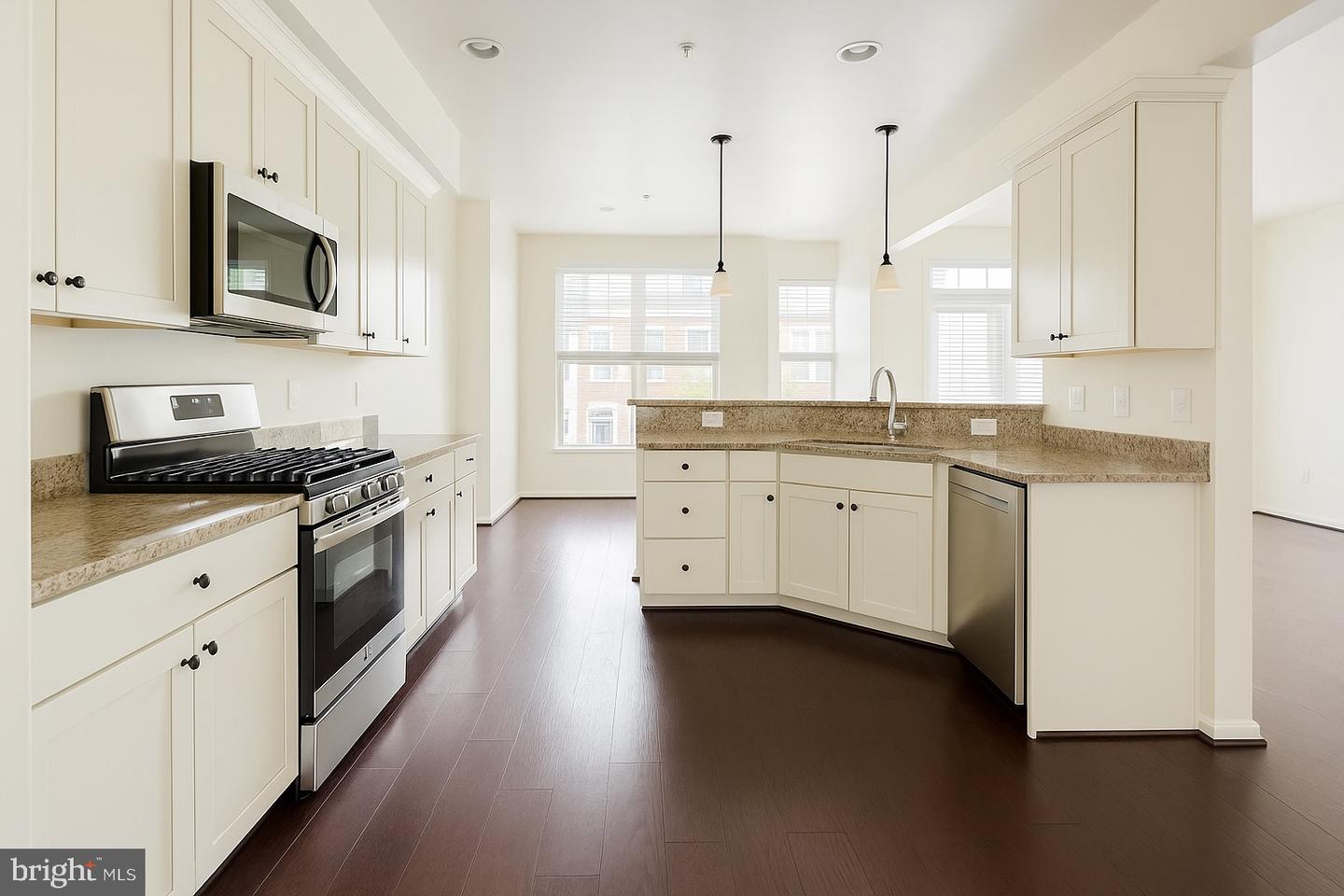 43370 TOWN GATE SQ, CHANTILLY, Virginia 20152, 3 Bedrooms Bedrooms, ,2 BathroomsBathrooms,Residential,For sale,43370 TOWN GATE SQ,VALO2094896 MLS # VALO2094896