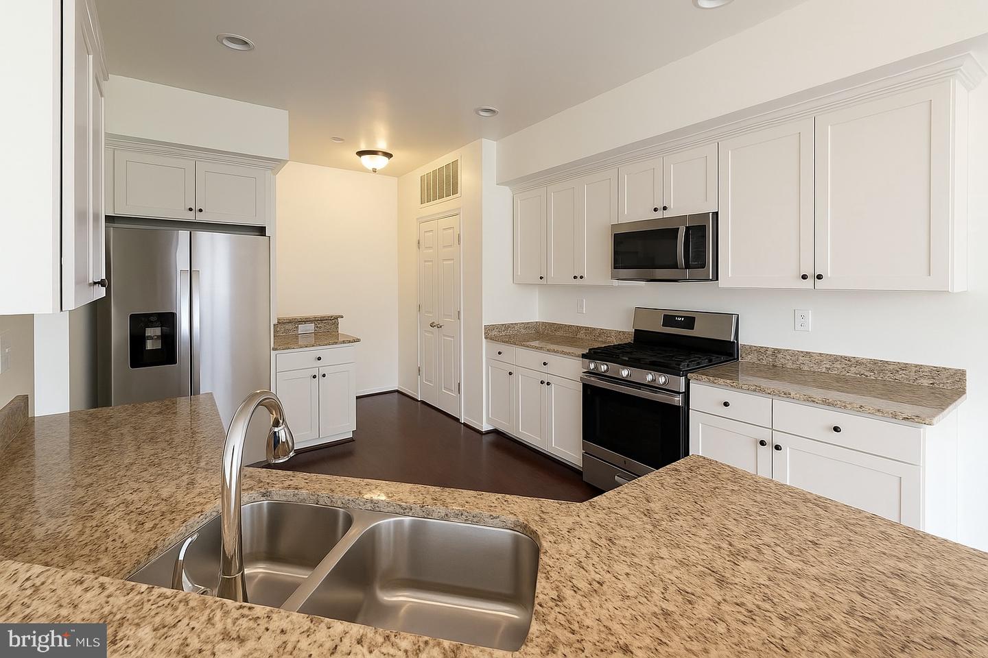 43370 TOWN GATE SQ, CHANTILLY, Virginia 20152, 3 Bedrooms Bedrooms, ,2 BathroomsBathrooms,Residential,For sale,43370 TOWN GATE SQ,VALO2094896 MLS # VALO2094896