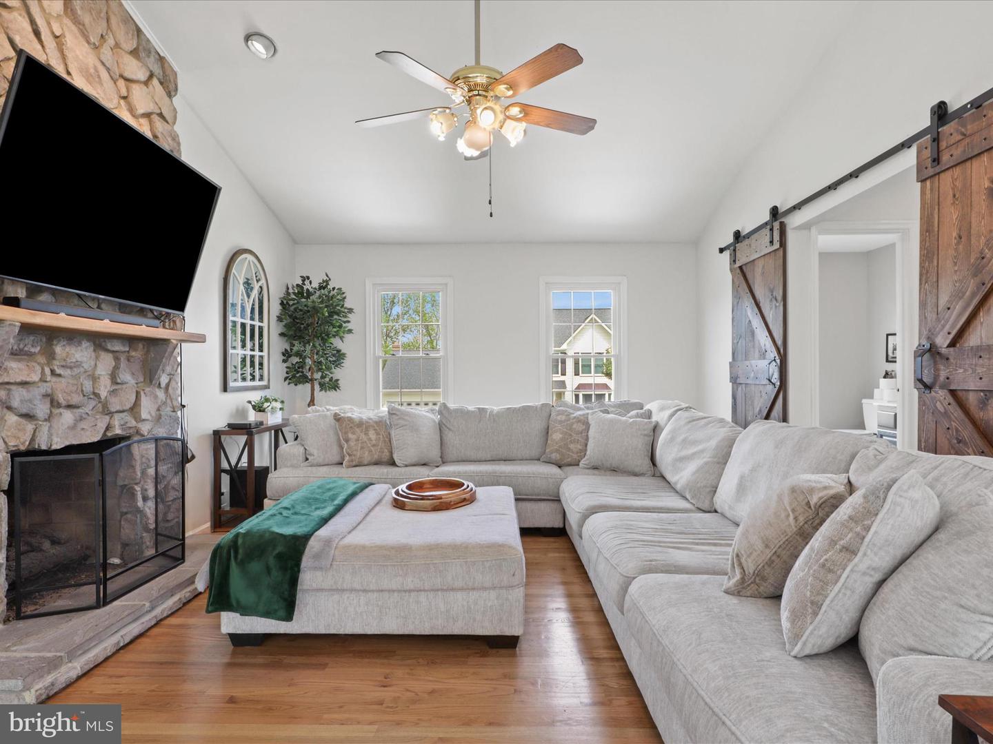 214 PRIMAVERA CIR, STERLING, Virginia 20165, 4 Bedrooms Bedrooms, ,3 BathroomsBathrooms,Residential,For sale,214 PRIMAVERA CIR,VALO2094986 MLS # VALO2094986