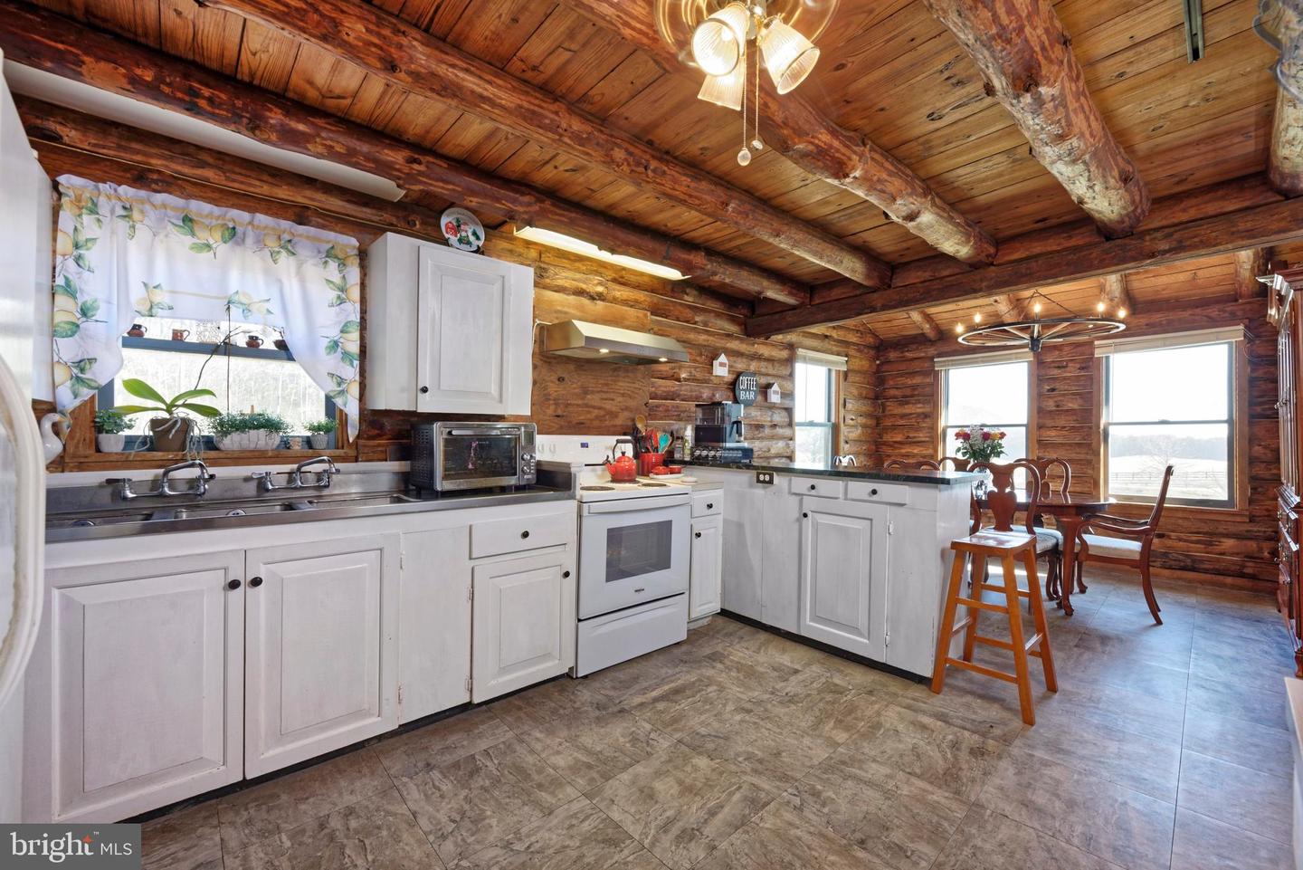 4392 CARRINGTON RD, MARKHAM, Virginia 22643, 4 Bedrooms Bedrooms, ,4 BathroomsBathrooms,Residential,For sale,4392 CARRINGTON RD,VAFQ2016408 MLS # VAFQ2016408