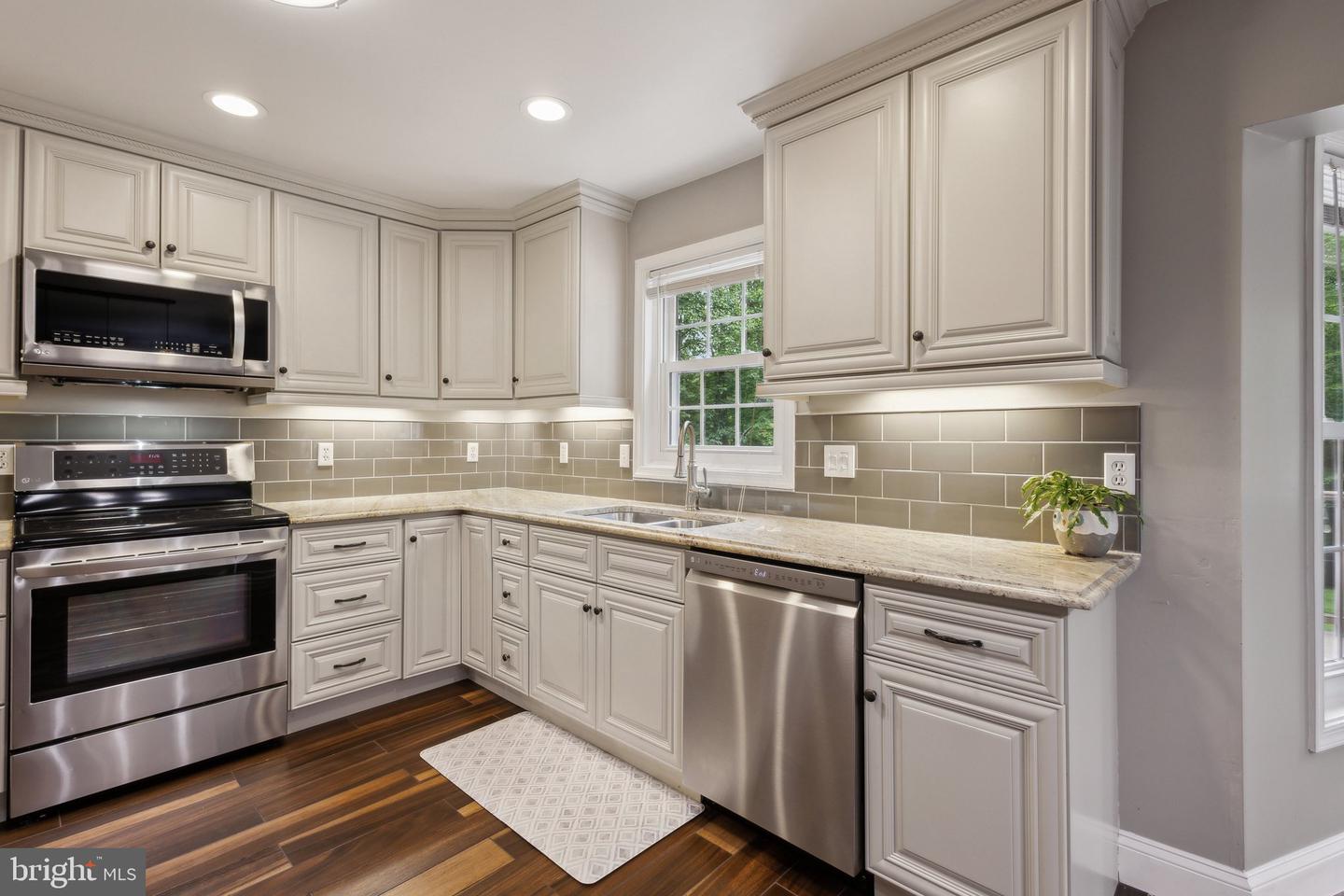 4903 LANYARD LN, WOODBRIDGE, Virginia 22192, 5 Bedrooms Bedrooms, ,3 BathroomsBathrooms,Residential,For sale,4903 LANYARD LN,VAPW2093430 MLS # VAPW2093430