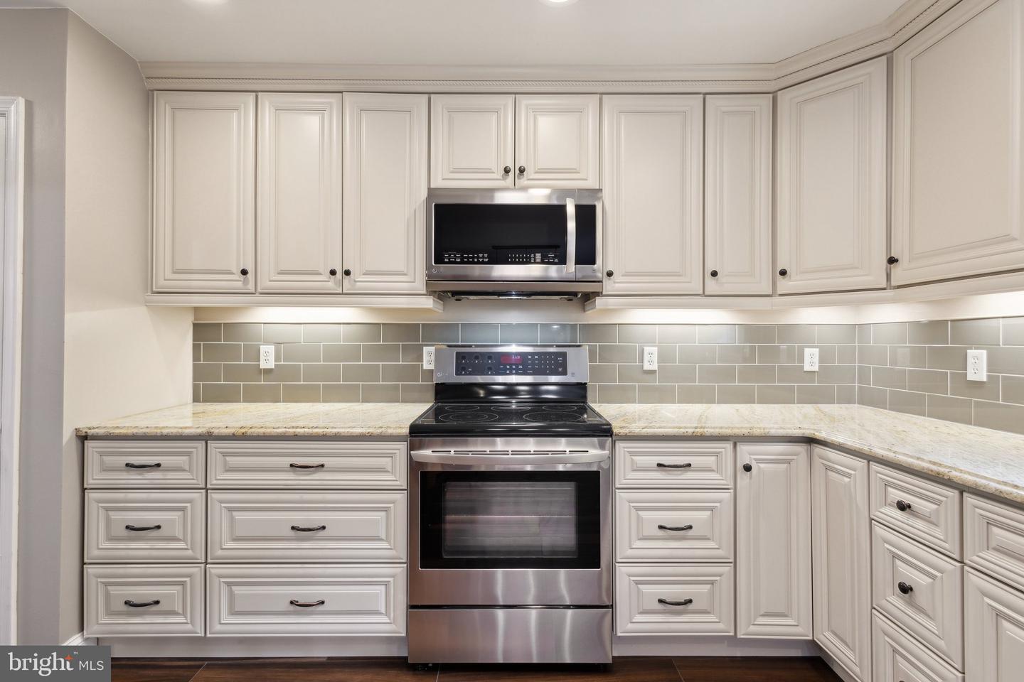 4903 LANYARD LN, WOODBRIDGE, Virginia 22192, 5 Bedrooms Bedrooms, ,3 BathroomsBathrooms,Residential,For sale,4903 LANYARD LN,VAPW2093430 MLS # VAPW2093430