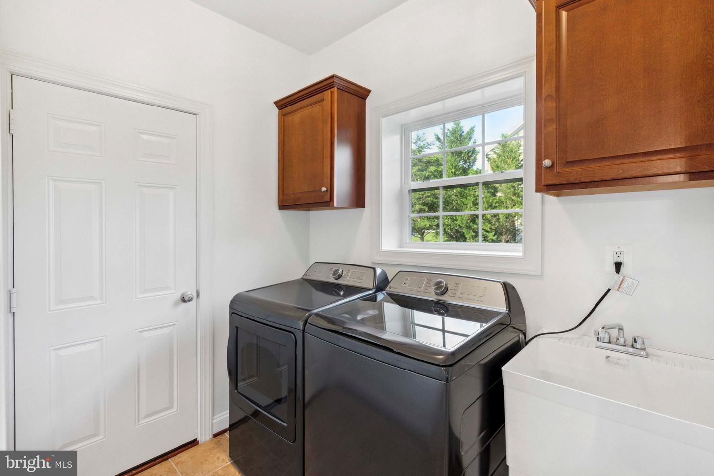 9113 MARIAH JEFFERSON CT, LORTON, Virginia 22079, 5 Bedrooms Bedrooms, ,4 BathroomsBathrooms,Residential,For sale,9113 MARIAH JEFFERSON CT,VAFX2238754 MLS # VAFX2238754