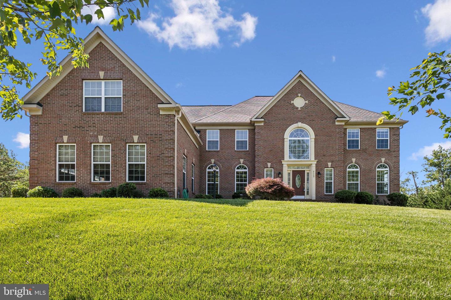 9113 MARIAH JEFFERSON CT, LORTON, Virginia 22079, 5 Bedrooms Bedrooms, ,4 BathroomsBathrooms,Residential,For sale,9113 MARIAH JEFFERSON CT,VAFX2238754 MLS # VAFX2238754