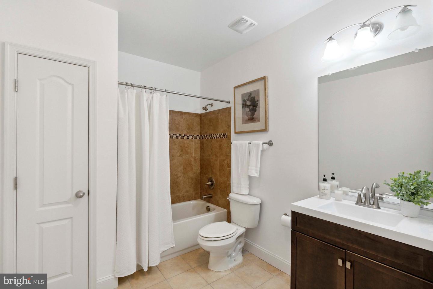 9113 MARIAH JEFFERSON CT, LORTON, Virginia 22079, 5 Bedrooms Bedrooms, ,4 BathroomsBathrooms,Residential,For sale,9113 MARIAH JEFFERSON CT,VAFX2238754 MLS # VAFX2238754