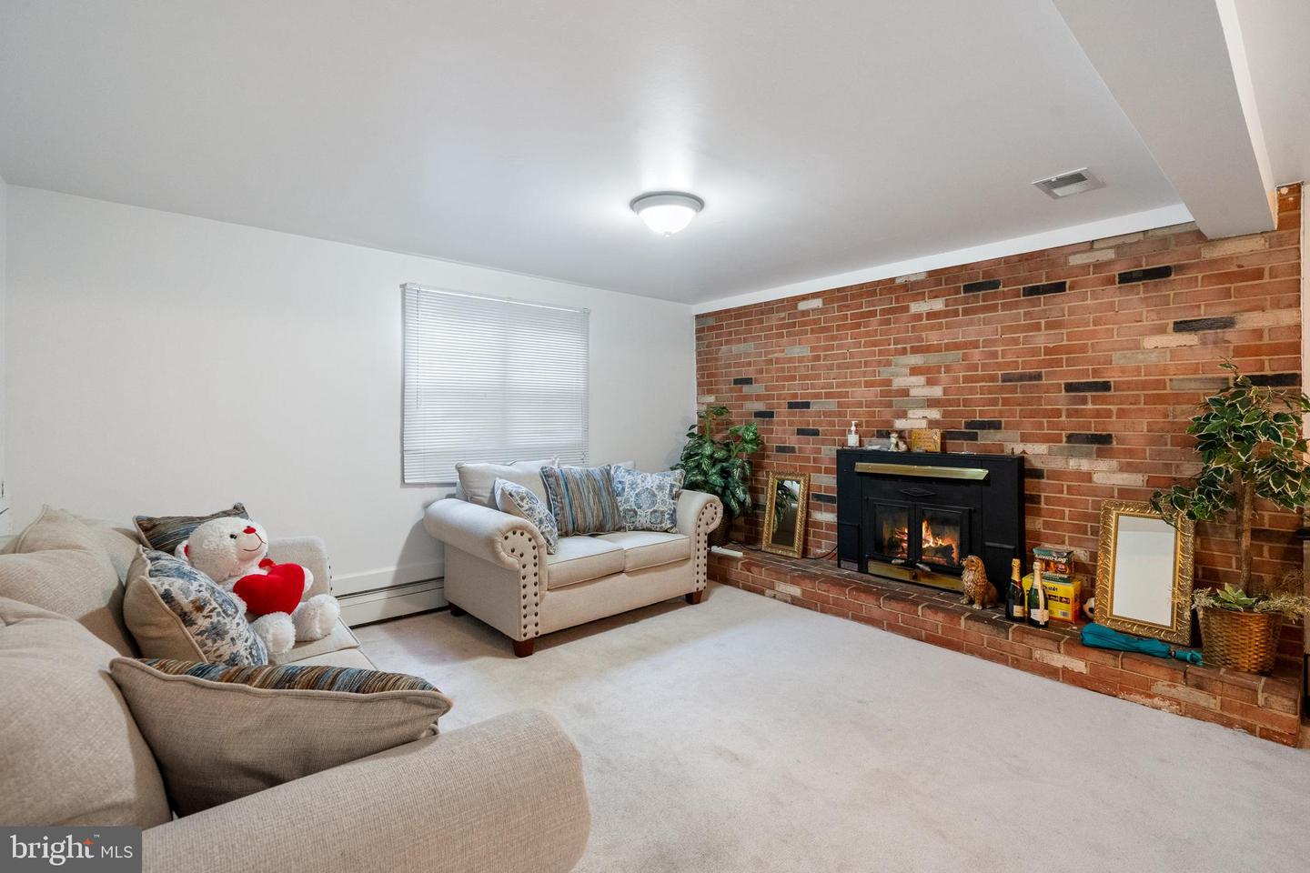 14033 ROANOKE ST, WOODBRIDGE, Virginia 22191, 5 Bedrooms Bedrooms, ,3 BathroomsBathrooms,Residential,For sale,14033 ROANOKE ST,VAPW2094116 MLS # VAPW2094116