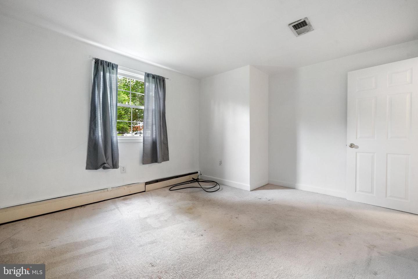 14033 ROANOKE ST, WOODBRIDGE, Virginia 22191, 5 Bedrooms Bedrooms, ,3 BathroomsBathrooms,Residential,For sale,14033 ROANOKE ST,VAPW2094116 MLS # VAPW2094116