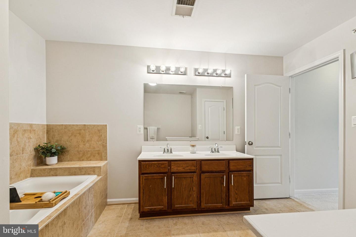 11181 WORTHAM CREST CIR, MANASSAS, Virginia 20109, 3 Bedrooms Bedrooms, ,2 BathroomsBathrooms,Residential,For sale,11181 WORTHAM CREST CIR,VAPW2094184 MLS # VAPW2094184