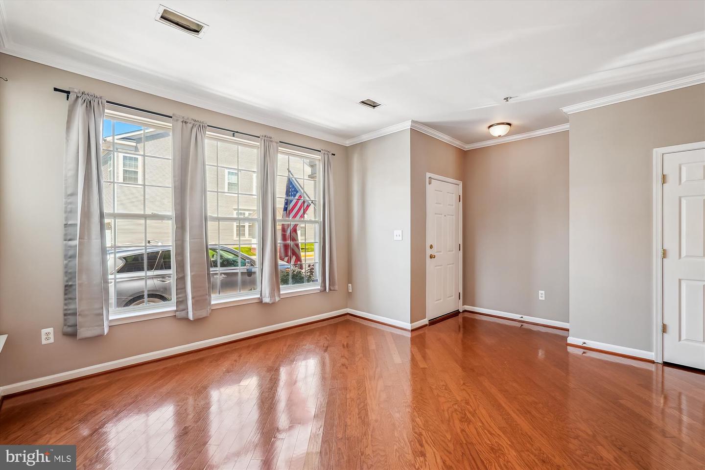 20242 MACGLASHAN TER, ASHBURN, Virginia 20147, 3 Bedrooms Bedrooms, ,2 BathroomsBathrooms,Residential,For sale,20242 MACGLASHAN TER,VALO2095872 MLS # VALO2095872
