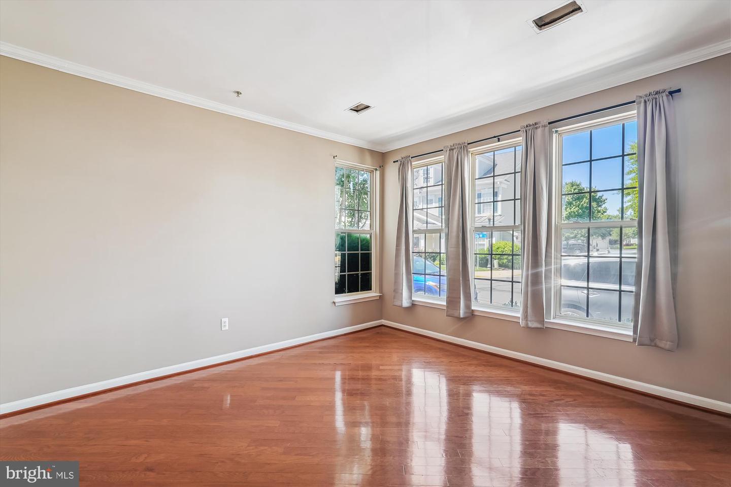 20242 MACGLASHAN TER, ASHBURN, Virginia 20147, 3 Bedrooms Bedrooms, ,2 BathroomsBathrooms,Residential,For sale,20242 MACGLASHAN TER,VALO2095872 MLS # VALO2095872
