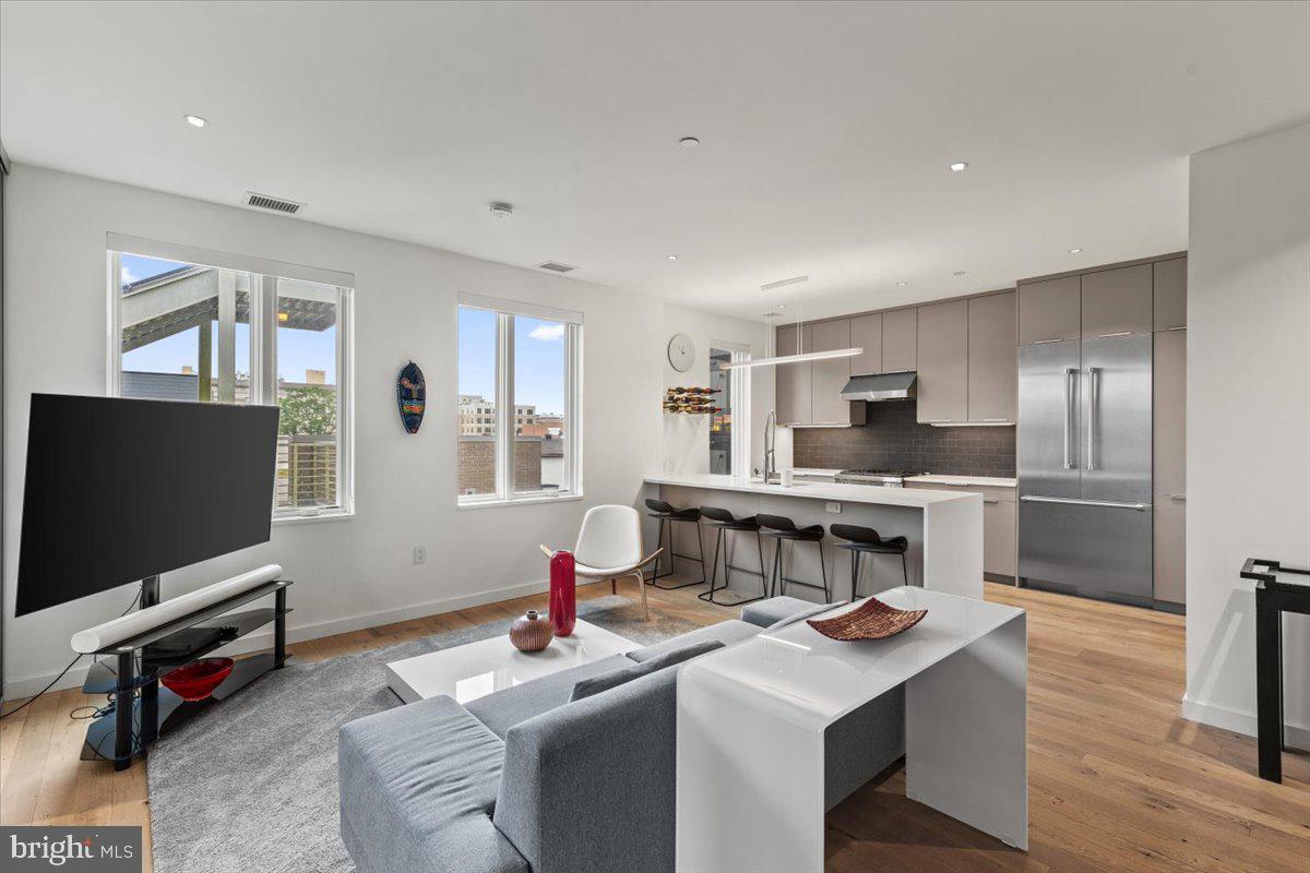 1932 9TH ST NW #R402, WASHINGTON, District Of Columbia 20001, 2 Bedrooms Bedrooms, ,2 BathroomsBathrooms,Residential,For sale,1932 9TH ST NW #R402,DCDC2199732 MLS # DCDC2199732