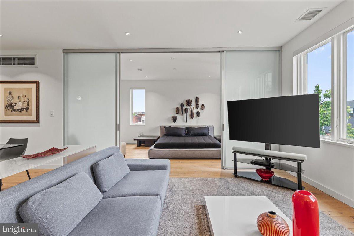 1932 9TH ST NW #R402, WASHINGTON, District Of Columbia 20001, 2 Bedrooms Bedrooms, ,2 BathroomsBathrooms,Residential,For sale,1932 9TH ST NW #R402,DCDC2199732 MLS # DCDC2199732