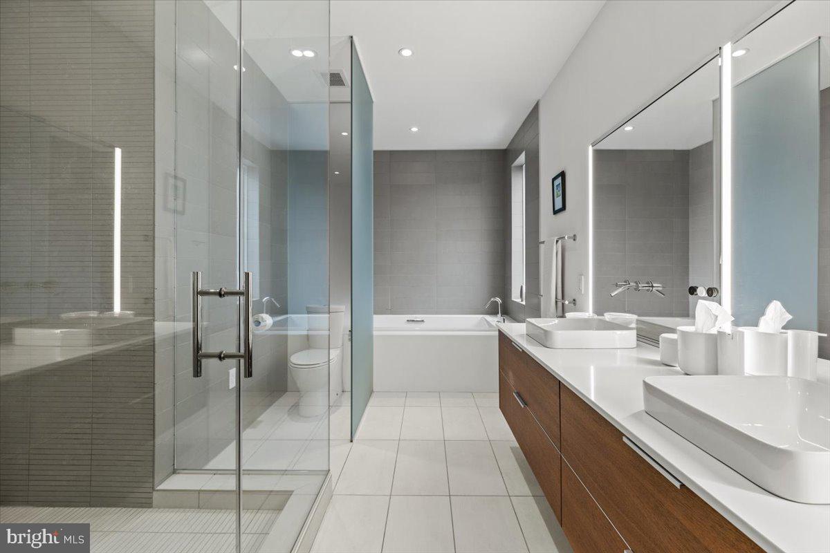 1932 9TH ST NW #R402, WASHINGTON, District Of Columbia 20001, 2 Bedrooms Bedrooms, ,2 BathroomsBathrooms,Residential,For sale,1932 9TH ST NW #R402,DCDC2199732 MLS # DCDC2199732