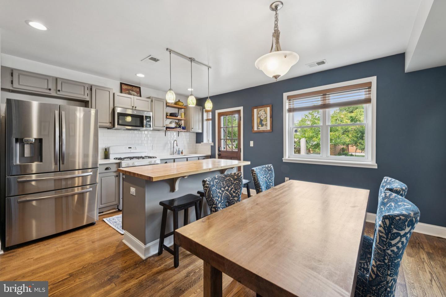 422 19TH ST NE, WASHINGTON, District Of Columbia 20002, 3 Bedrooms Bedrooms, ,2 BathroomsBathrooms,Residential,For sale,422 19TH ST NE,DCDC2199758 MLS # DCDC2199758