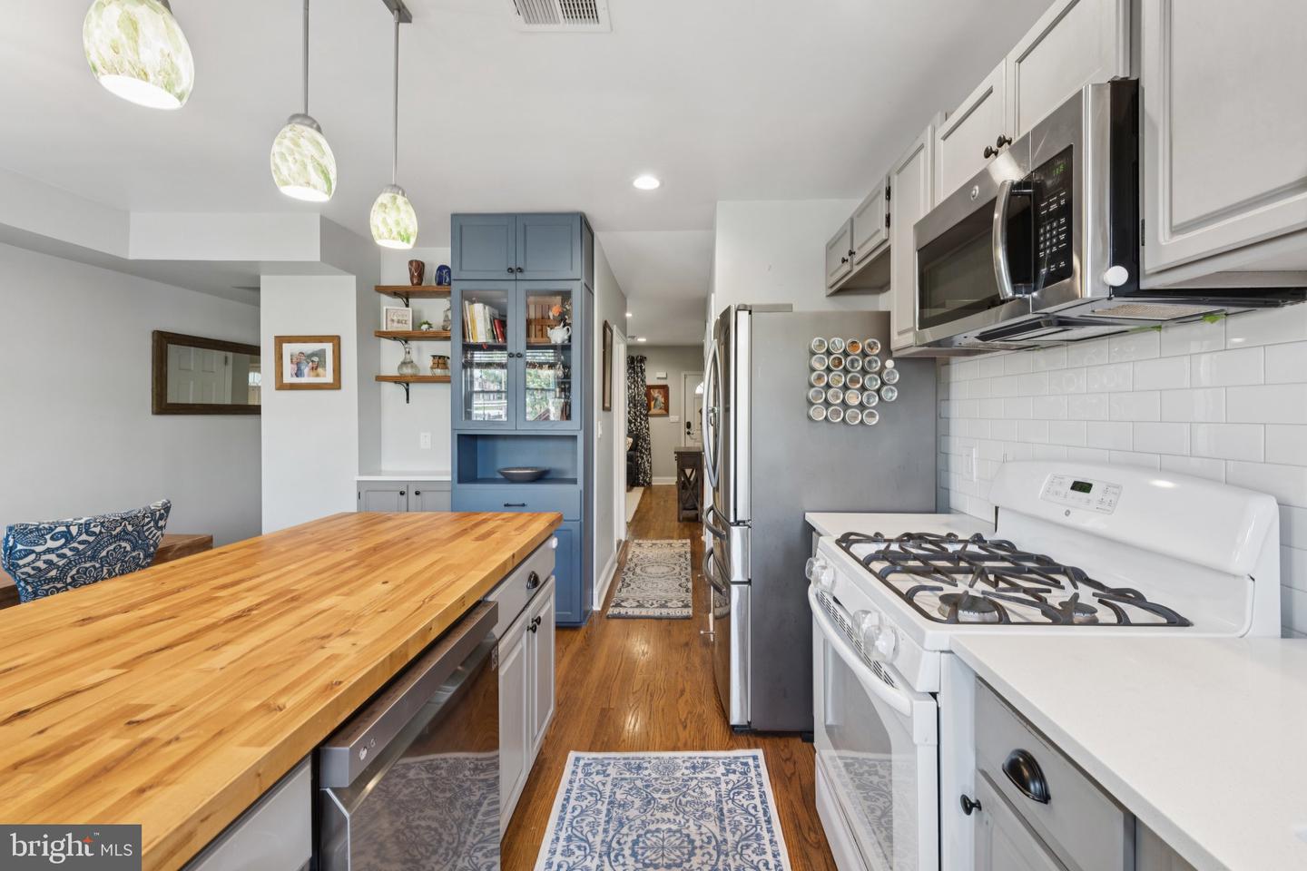 422 19TH ST NE, WASHINGTON, District Of Columbia 20002, 3 Bedrooms Bedrooms, ,2 BathroomsBathrooms,Residential,For sale,422 19TH ST NE,DCDC2199758 MLS # DCDC2199758