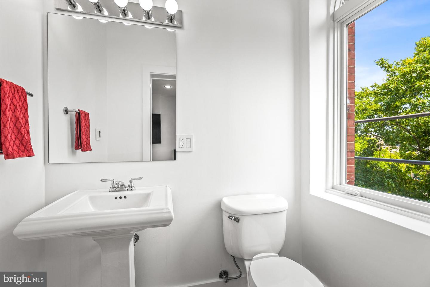 115 NEW YORK AVE NW #9, WASHINGTON, District Of Columbia 20001, 2 Bedrooms Bedrooms, ,2 BathroomsBathrooms,Residential,For sale,115 NEW YORK AVE NW #9,DCDC2199814 MLS # DCDC2199814