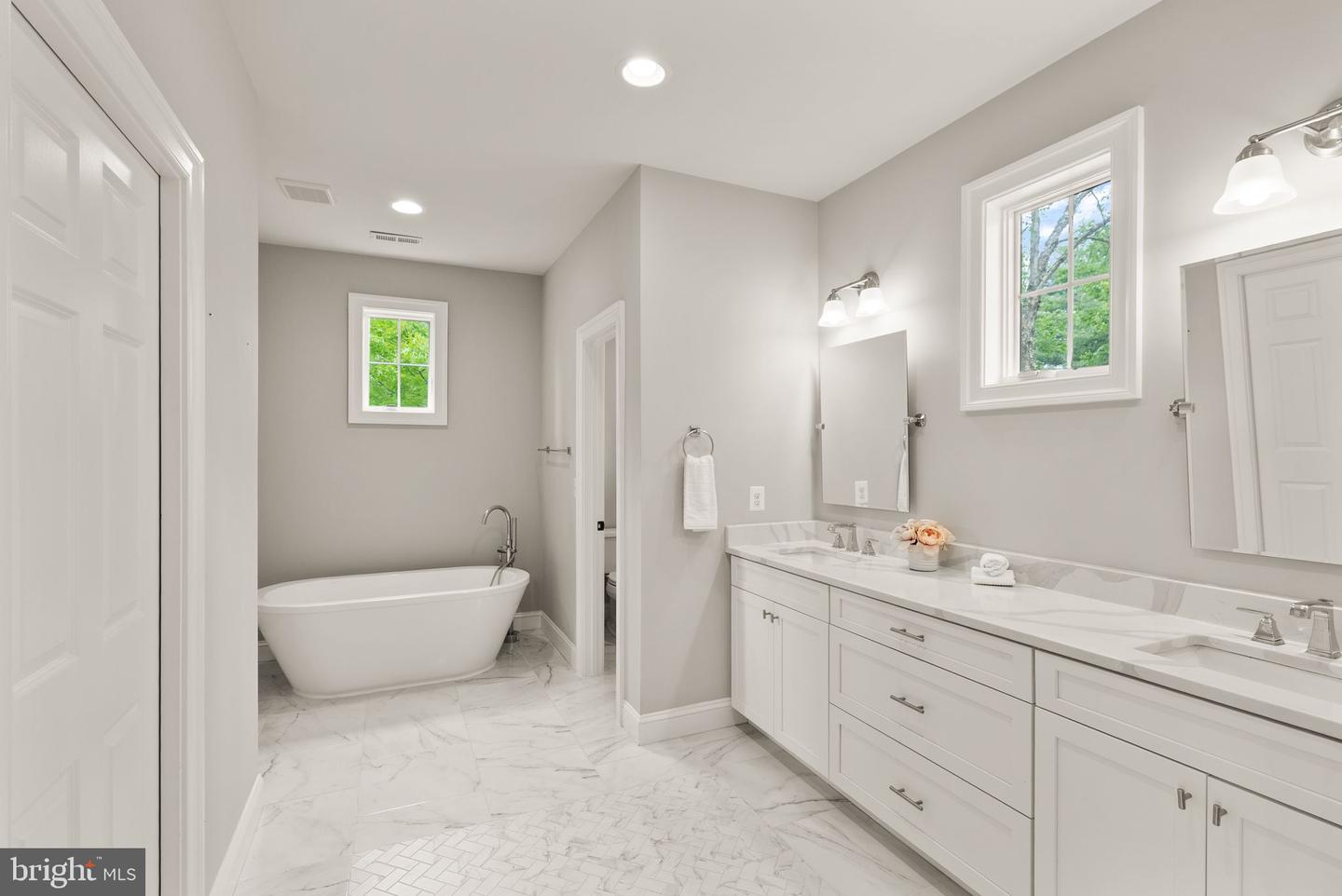 12107 FAIRFAX HUNT RD, FAIRFAX, Virginia 22030, 6 Bedrooms Bedrooms, ,5 BathroomsBathrooms,Residential,For sale,12107 FAIRFAX HUNT RD,VAFX2239782 MLS # VAFX2239782