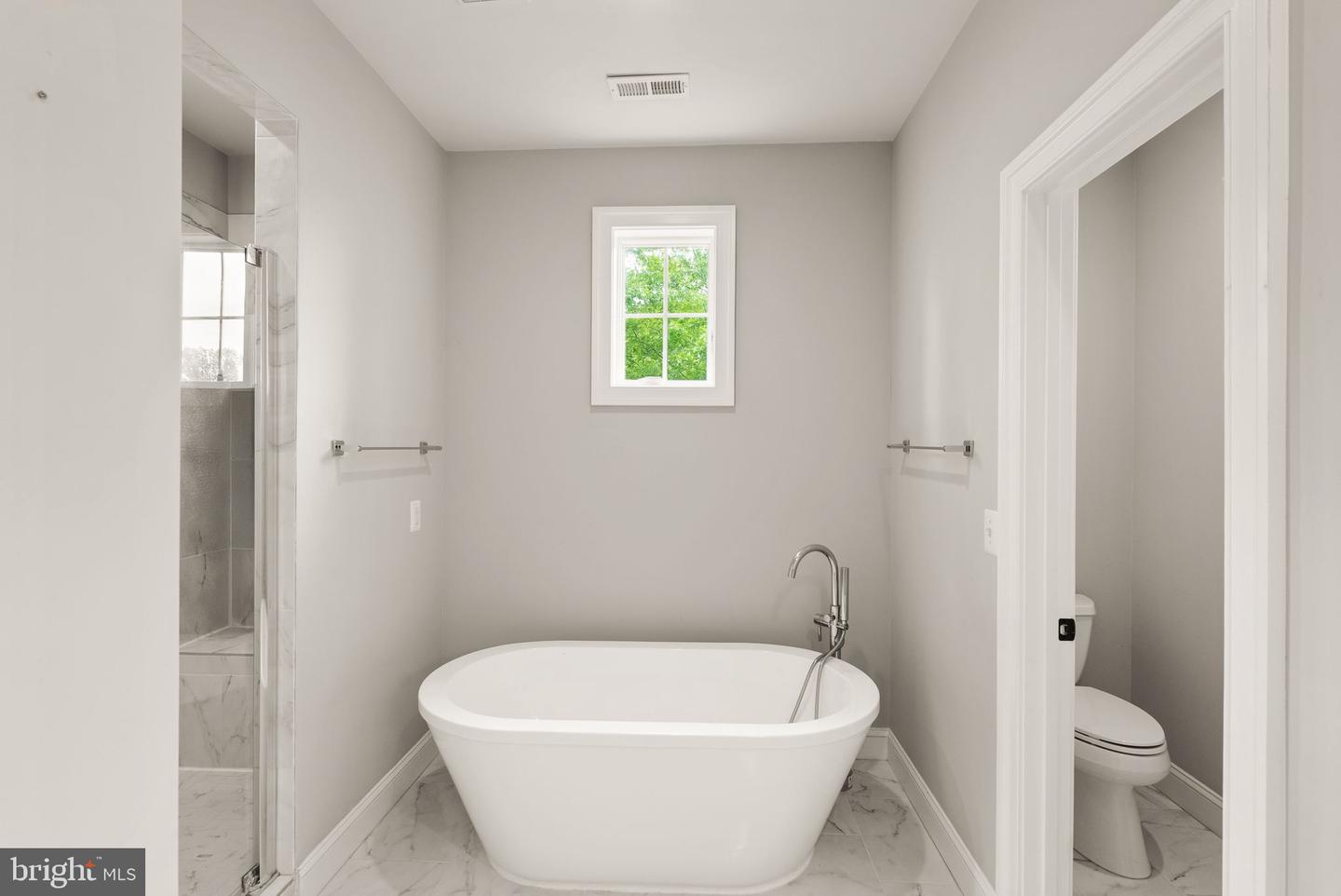 12107 FAIRFAX HUNT RD, FAIRFAX, Virginia 22030, 6 Bedrooms Bedrooms, ,5 BathroomsBathrooms,Residential,For sale,12107 FAIRFAX HUNT RD,VAFX2239782 MLS # VAFX2239782