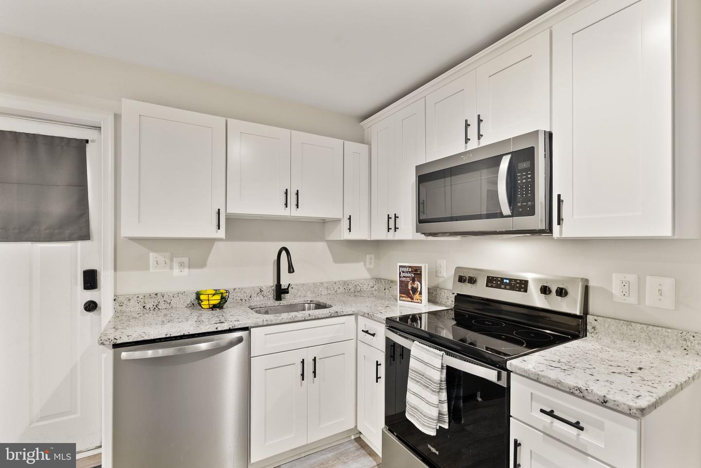 12107 FAIRFAX HUNT RD, FAIRFAX, Virginia 22030, 6 Bedrooms Bedrooms, ,5 BathroomsBathrooms,Residential,For sale,12107 FAIRFAX HUNT RD,VAFX2239782 MLS # VAFX2239782