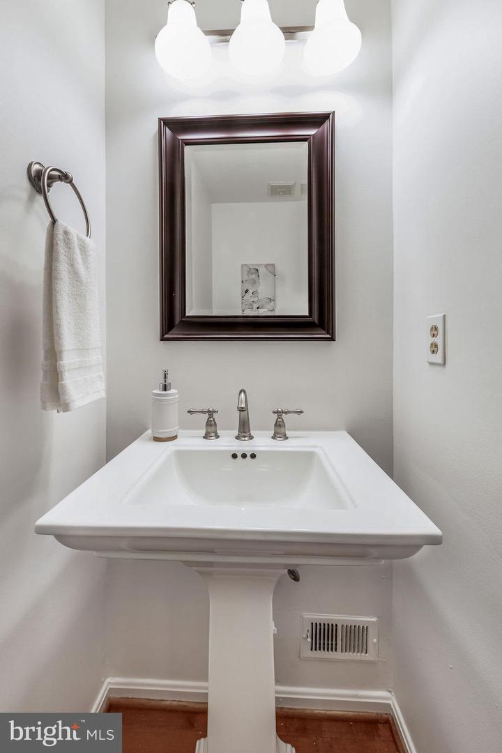 2231 DOUBLE EAGLE CT, RESTON, Virginia 20191, 3 Bedrooms Bedrooms, ,2 BathroomsBathrooms,Residential,For sale,2231 DOUBLE EAGLE CT,VAFX2240132 MLS # VAFX2240132