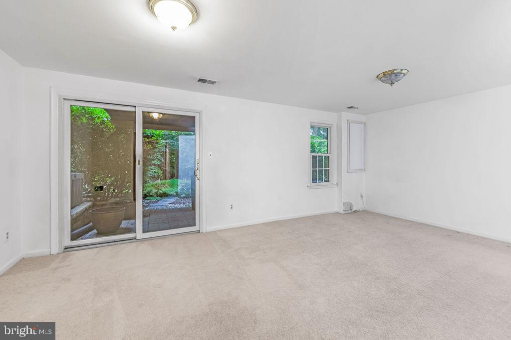 2231 DOUBLE EAGLE CT, RESTON, Virginia 20191, 3 Bedrooms Bedrooms, ,2 BathroomsBathrooms,Residential,For sale,2231 DOUBLE EAGLE CT,VAFX2240132 MLS # VAFX2240132