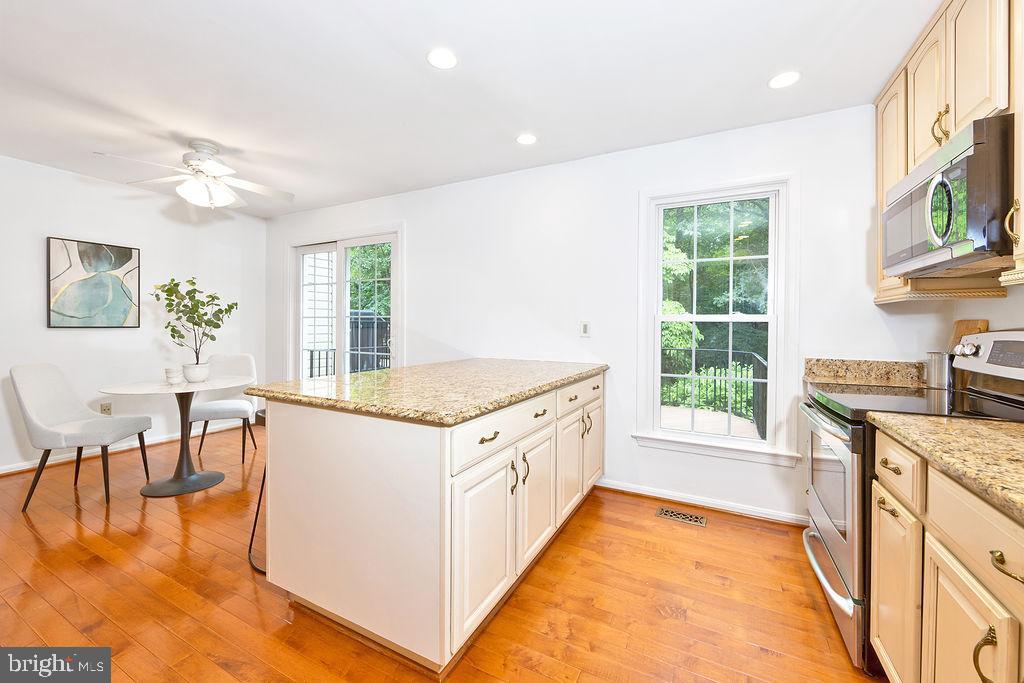 2231 DOUBLE EAGLE CT, RESTON, Virginia 20191, 3 Bedrooms Bedrooms, ,2 BathroomsBathrooms,Residential,For sale,2231 DOUBLE EAGLE CT,VAFX2240132 MLS # VAFX2240132
