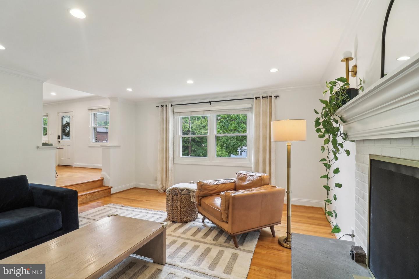 7137 OAKLAND AVE, FALLS CHURCH, Virginia 22042, 3 Bedrooms Bedrooms, ,3 BathroomsBathrooms,Residential,For sale,7137 OAKLAND AVE,VAFX2240894 MLS # VAFX2240894