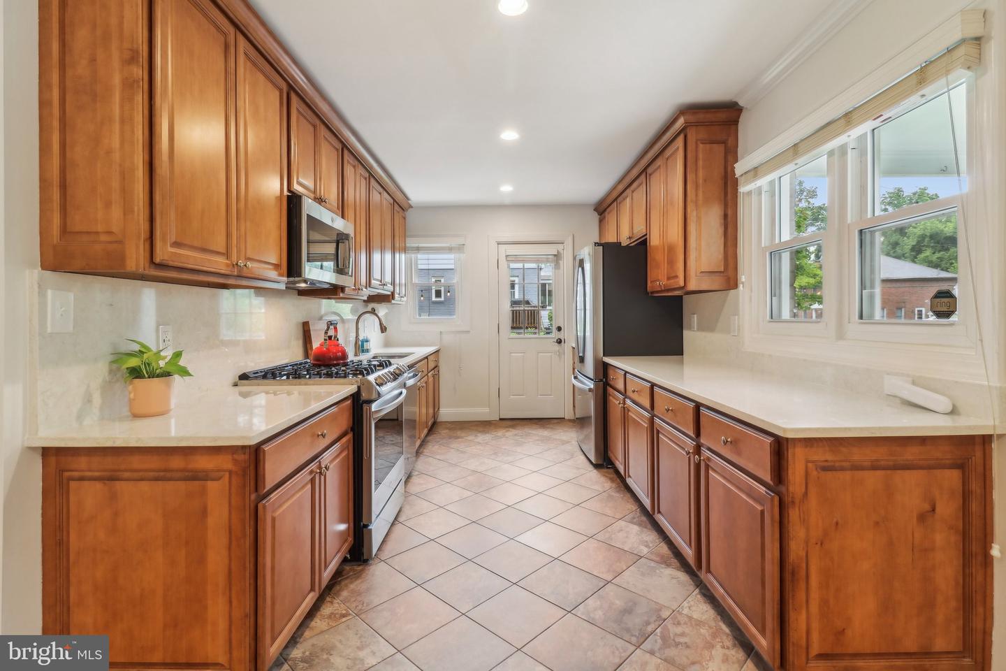 7137 OAKLAND AVE, FALLS CHURCH, Virginia 22042, 3 Bedrooms Bedrooms, ,3 BathroomsBathrooms,Residential,For sale,7137 OAKLAND AVE,VAFX2240894 MLS # VAFX2240894