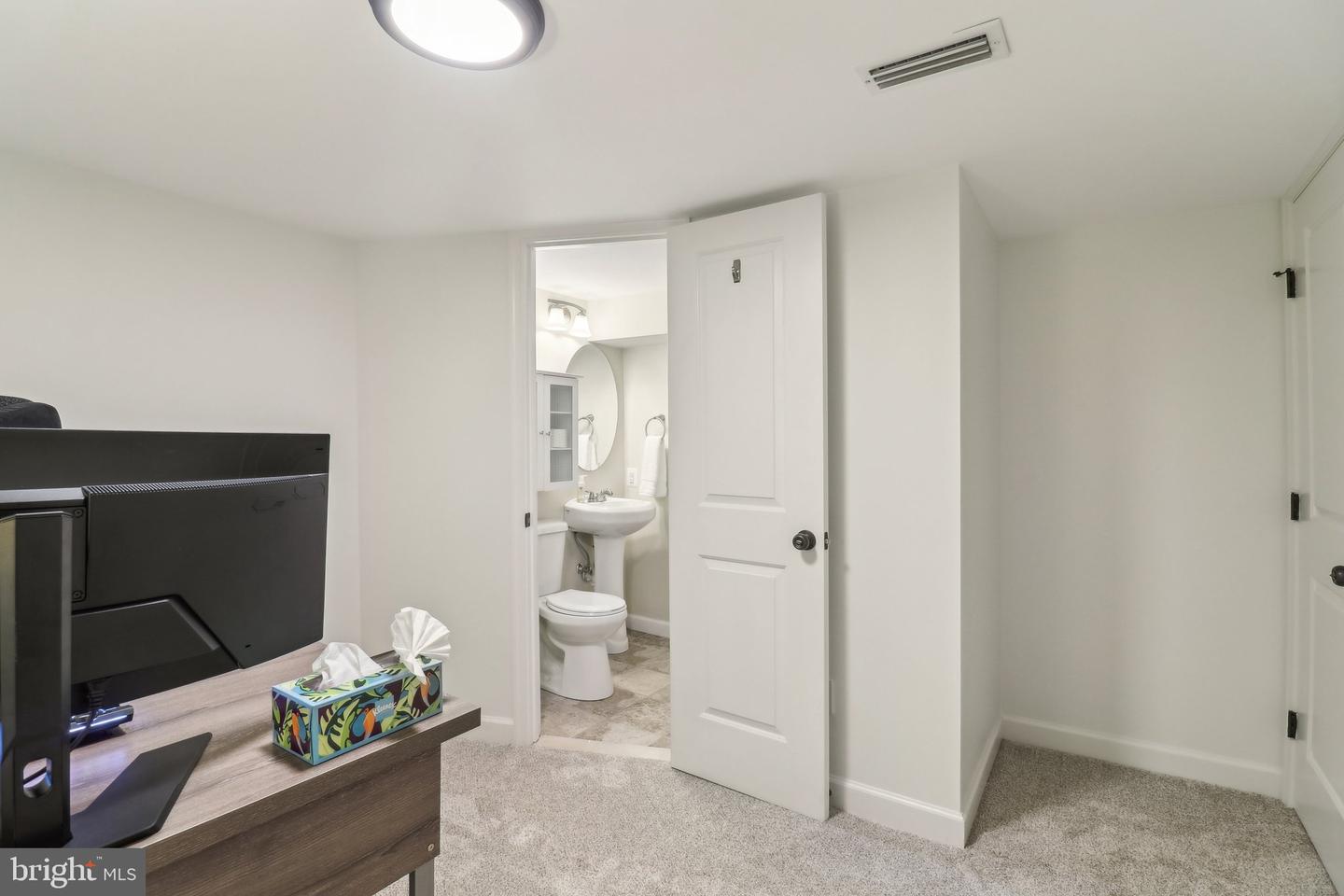 7137 OAKLAND AVE, FALLS CHURCH, Virginia 22042, 3 Bedrooms Bedrooms, ,3 BathroomsBathrooms,Residential,For sale,7137 OAKLAND AVE,VAFX2240894 MLS # VAFX2240894