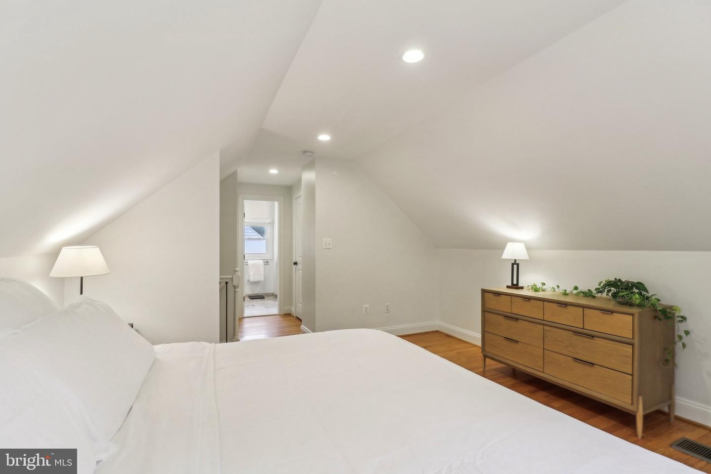 7137 OAKLAND AVE, FALLS CHURCH, Virginia 22042, 3 Bedrooms Bedrooms, ,3 BathroomsBathrooms,Residential,For sale,7137 OAKLAND AVE,VAFX2240894 MLS # VAFX2240894