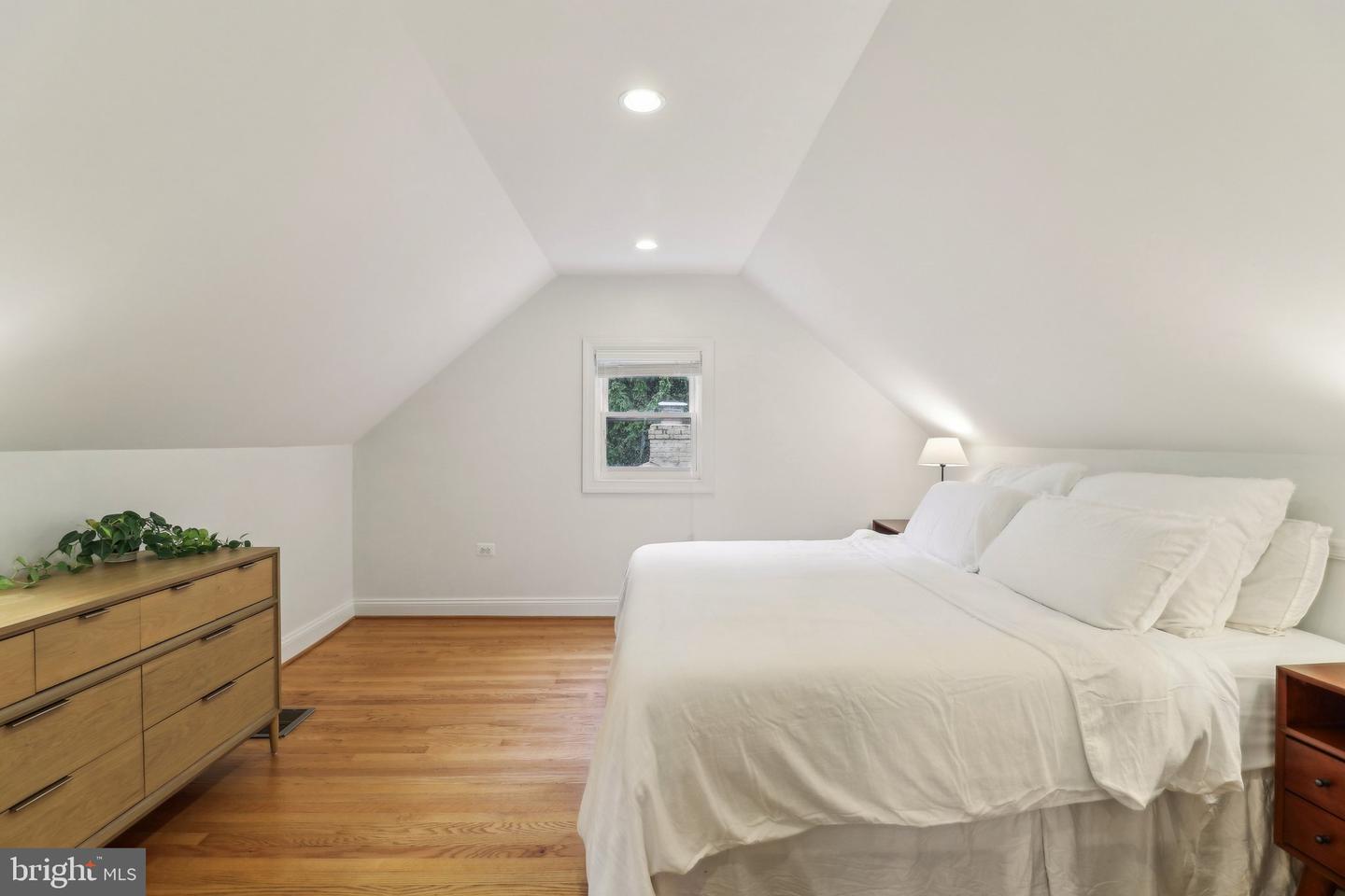 7137 OAKLAND AVE, FALLS CHURCH, Virginia 22042, 3 Bedrooms Bedrooms, ,3 BathroomsBathrooms,Residential,For sale,7137 OAKLAND AVE,VAFX2240894 MLS # VAFX2240894