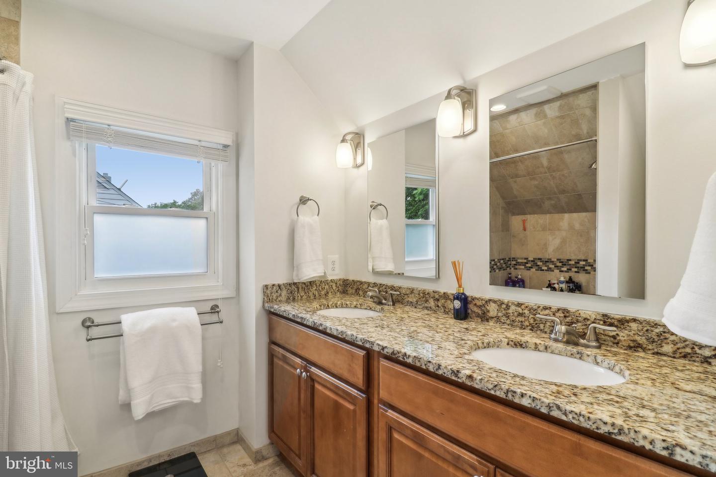 7137 OAKLAND AVE, FALLS CHURCH, Virginia 22042, 3 Bedrooms Bedrooms, ,3 BathroomsBathrooms,Residential,For sale,7137 OAKLAND AVE,VAFX2240894 MLS # VAFX2240894