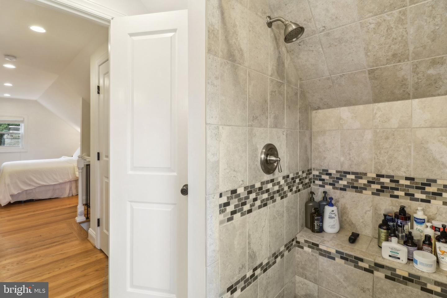 7137 OAKLAND AVE, FALLS CHURCH, Virginia 22042, 3 Bedrooms Bedrooms, ,3 BathroomsBathrooms,Residential,For sale,7137 OAKLAND AVE,VAFX2240894 MLS # VAFX2240894