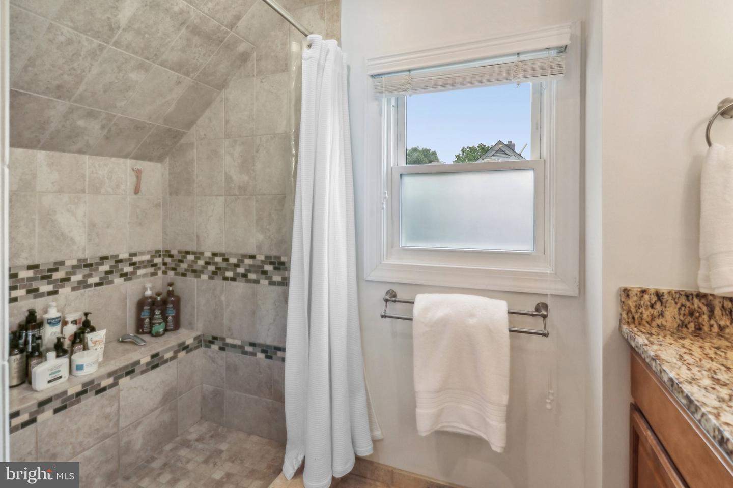 7137 OAKLAND AVE, FALLS CHURCH, Virginia 22042, 3 Bedrooms Bedrooms, ,3 BathroomsBathrooms,Residential,For sale,7137 OAKLAND AVE,VAFX2240894 MLS # VAFX2240894