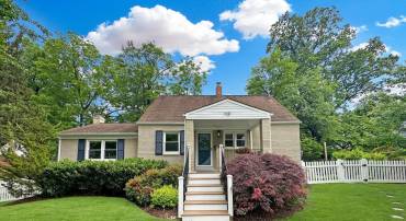 7137 OAKLAND AVE, FALLS CHURCH, Virginia 22042, 3 Bedrooms Bedrooms, ,3 BathroomsBathrooms,Residential,For sale,7137 OAKLAND AVE,VAFX2240894 MLS # VAFX2240894