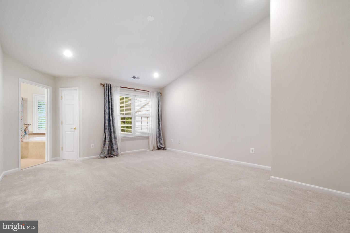 20390 CENTER BROOK SQ, STERLING, Virginia 20165, 3 Bedrooms Bedrooms, ,2 BathroomsBathrooms,Residential,For sale,20390 CENTER BROOK SQ,VALO2096514 MLS # VALO2096514
