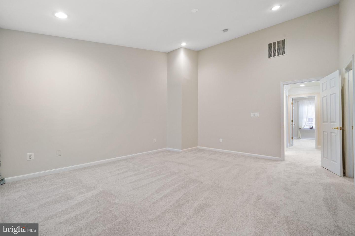 20390 CENTER BROOK SQ, STERLING, Virginia 20165, 3 Bedrooms Bedrooms, ,2 BathroomsBathrooms,Residential,For sale,20390 CENTER BROOK SQ,VALO2096514 MLS # VALO2096514