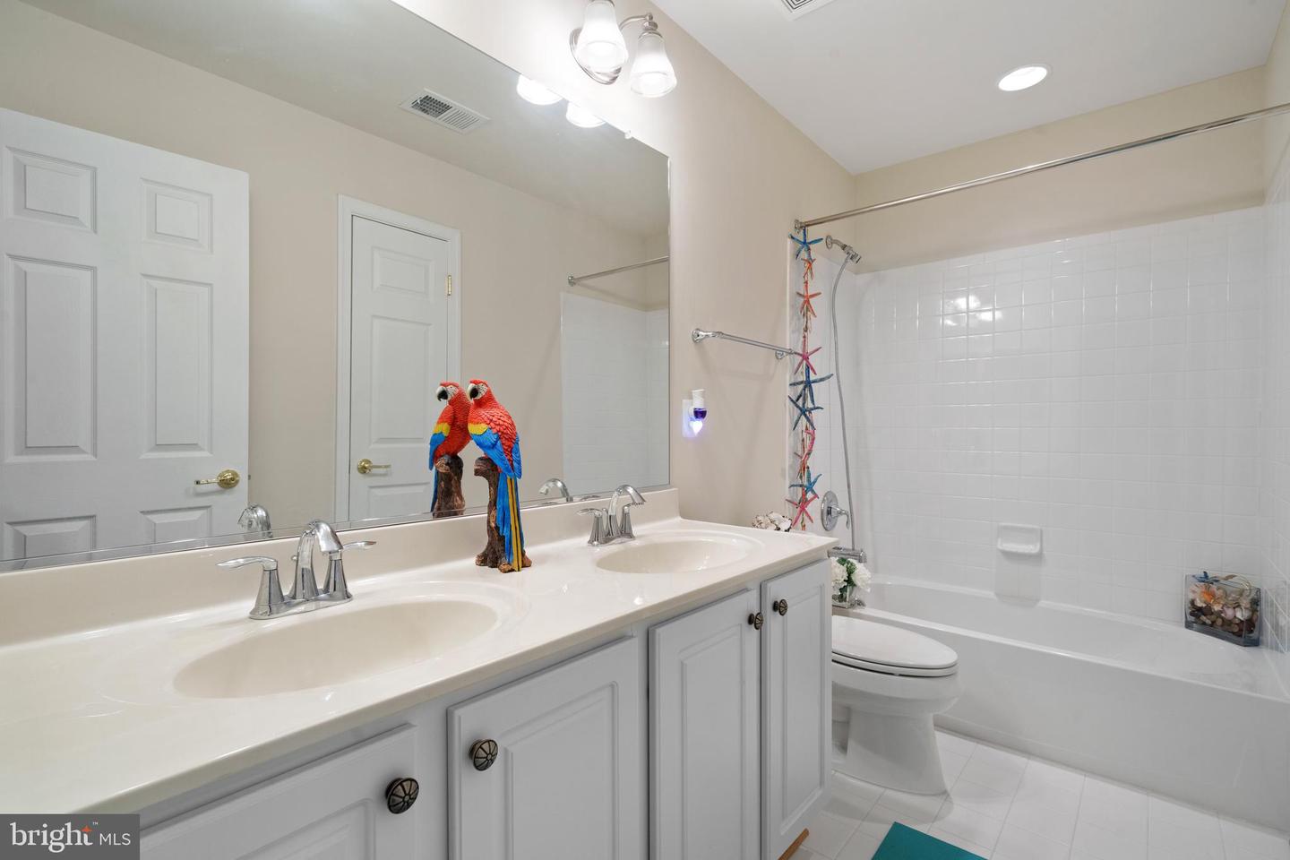 20390 CENTER BROOK SQ, STERLING, Virginia 20165, 3 Bedrooms Bedrooms, ,2 BathroomsBathrooms,Residential,For sale,20390 CENTER BROOK SQ,VALO2096514 MLS # VALO2096514