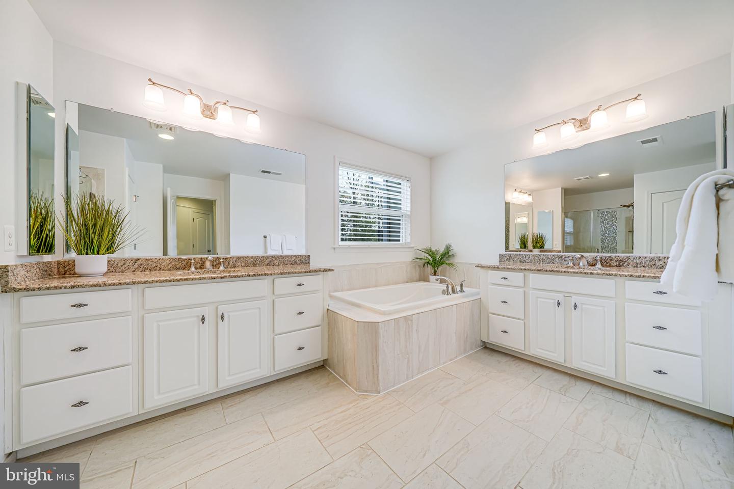 40976 MAPLEHURST DR, ALDIE, Virginia 20105, 7 Bedrooms Bedrooms, ,5 BathroomsBathrooms,Residential,For sale,40976 MAPLEHURST DR,VALO2096622 MLS # VALO2096622