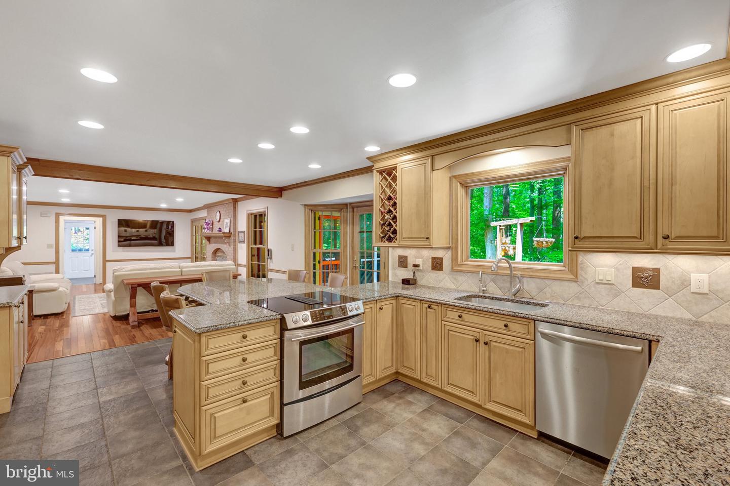 10050 HAMPTON RD, FAIRFAX STATION, Virginia 22039, 4 Bedrooms Bedrooms, 13 Rooms Rooms,3 BathroomsBathrooms,Residential,For sale,10050 HAMPTON RD,VAFX2241340 MLS # VAFX2241340