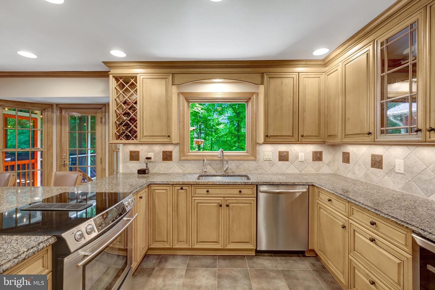 10050 HAMPTON RD, FAIRFAX STATION, Virginia 22039, 4 Bedrooms Bedrooms, 13 Rooms Rooms,3 BathroomsBathrooms,Residential,For sale,10050 HAMPTON RD,VAFX2241340 MLS # VAFX2241340