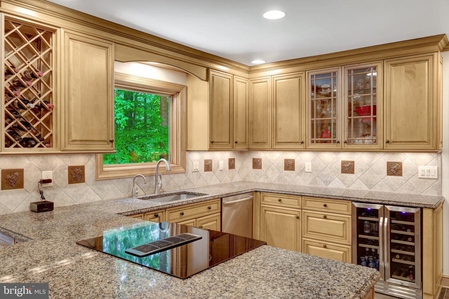 10050 HAMPTON RD, FAIRFAX STATION, Virginia 22039, 4 Bedrooms Bedrooms, 13 Rooms Rooms,3 BathroomsBathrooms,Residential,For sale,10050 HAMPTON RD,VAFX2241340 MLS # VAFX2241340
