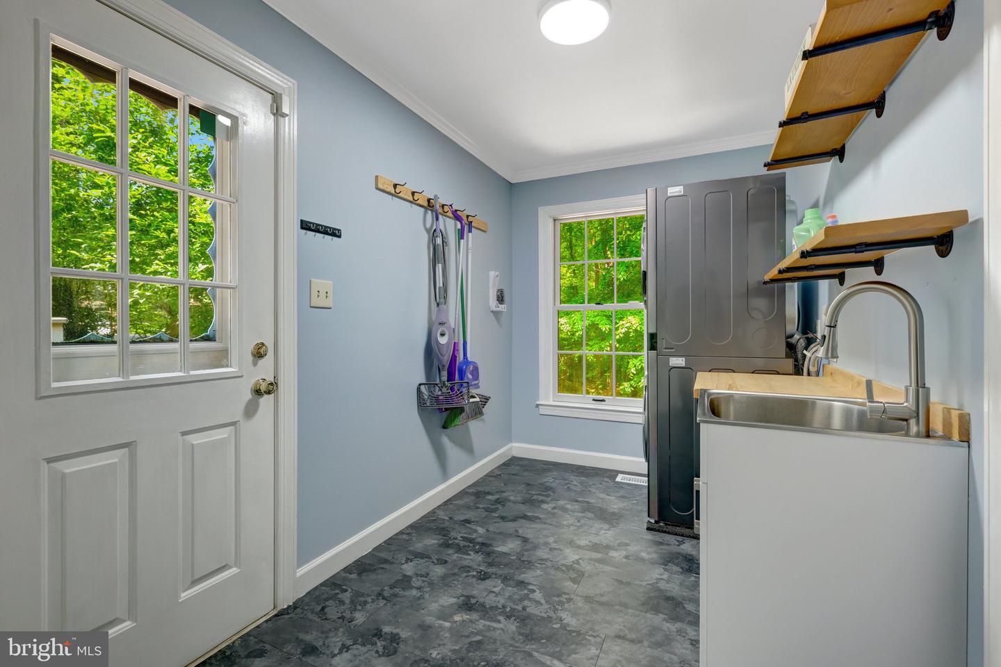 10050 HAMPTON RD, FAIRFAX STATION, Virginia 22039, 4 Bedrooms Bedrooms, 13 Rooms Rooms,3 BathroomsBathrooms,Residential,For sale,10050 HAMPTON RD,VAFX2241340 MLS # VAFX2241340