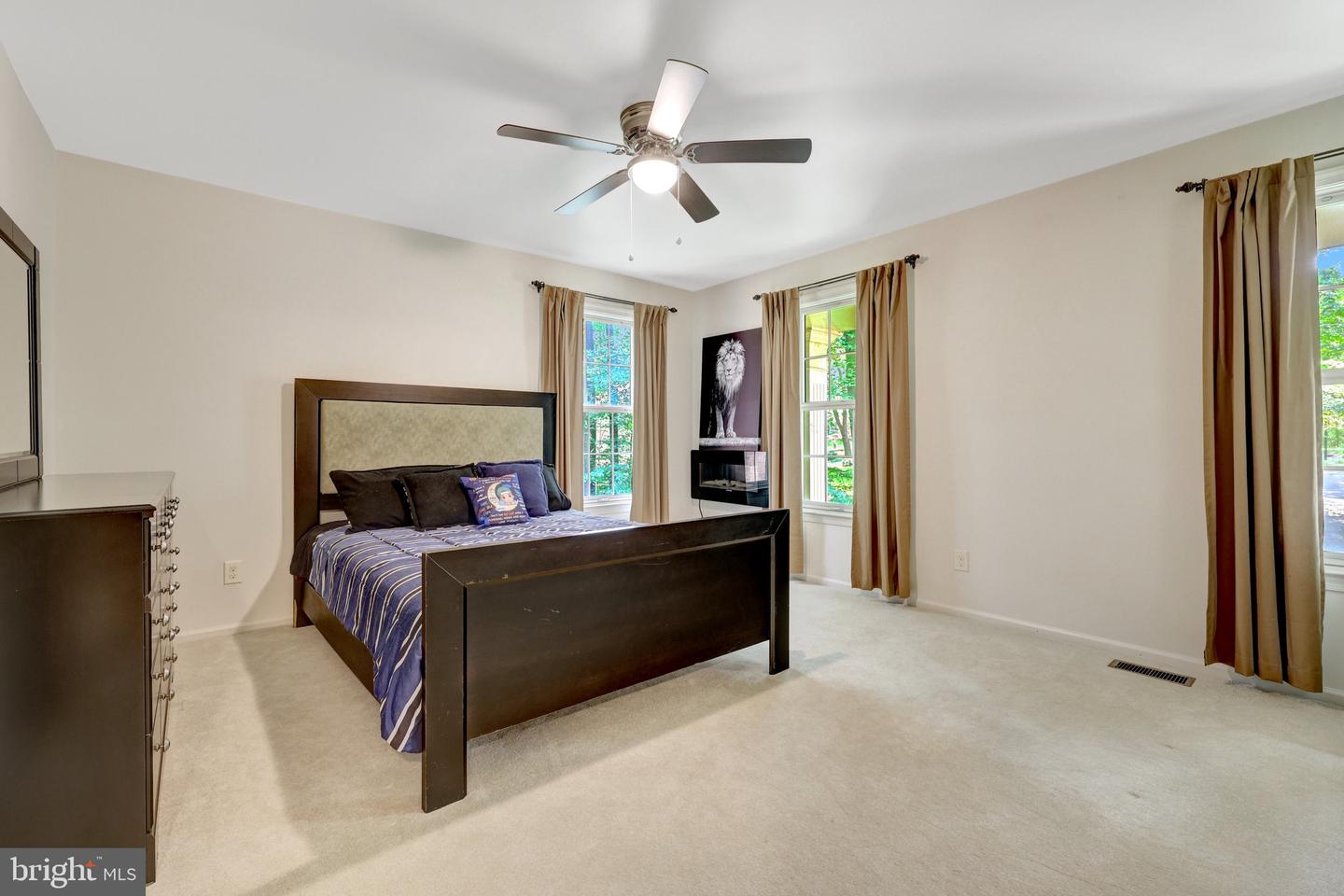 10050 HAMPTON RD, FAIRFAX STATION, Virginia 22039, 4 Bedrooms Bedrooms, 13 Rooms Rooms,3 BathroomsBathrooms,Residential,For sale,10050 HAMPTON RD,VAFX2241340 MLS # VAFX2241340