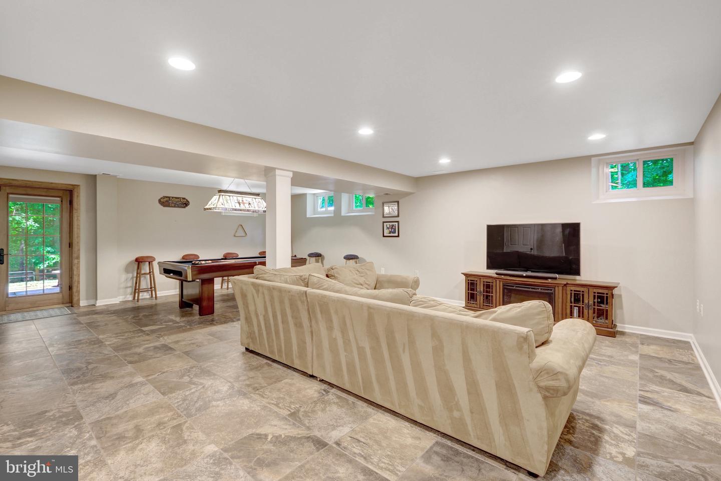 10050 HAMPTON RD, FAIRFAX STATION, Virginia 22039, 4 Bedrooms Bedrooms, 13 Rooms Rooms,3 BathroomsBathrooms,Residential,For sale,10050 HAMPTON RD,VAFX2241340 MLS # VAFX2241340