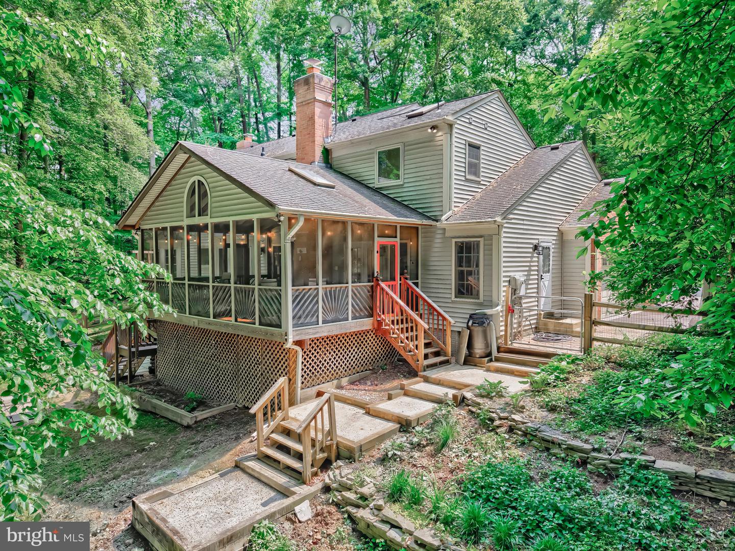10050 HAMPTON RD, FAIRFAX STATION, Virginia 22039, 4 Bedrooms Bedrooms, 13 Rooms Rooms,3 BathroomsBathrooms,Residential,For sale,10050 HAMPTON RD,VAFX2241340 MLS # VAFX2241340