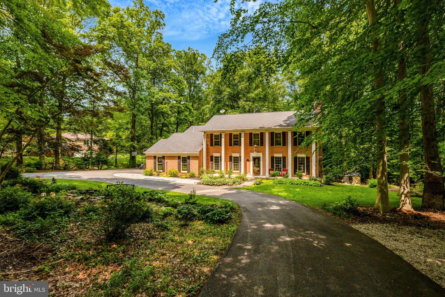10050 HAMPTON RD, FAIRFAX STATION, Virginia 22039, 4 Bedrooms Bedrooms, 13 Rooms Rooms,3 BathroomsBathrooms,Residential,For sale,10050 HAMPTON RD,VAFX2241340 MLS # VAFX2241340
