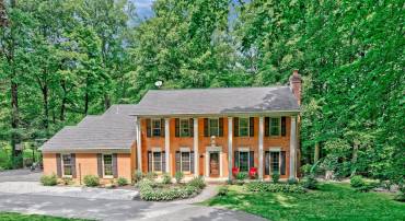 10050 HAMPTON RD, FAIRFAX STATION, Virginia 22039, 4 Bedrooms Bedrooms, 13 Rooms Rooms,3 BathroomsBathrooms,Residential,For sale,10050 HAMPTON RD,VAFX2241340 MLS # VAFX2241340